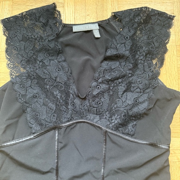 Tristan & Iseut | women's small Elegant Black v-neck Lace Tank Top - Picture 3 of 4